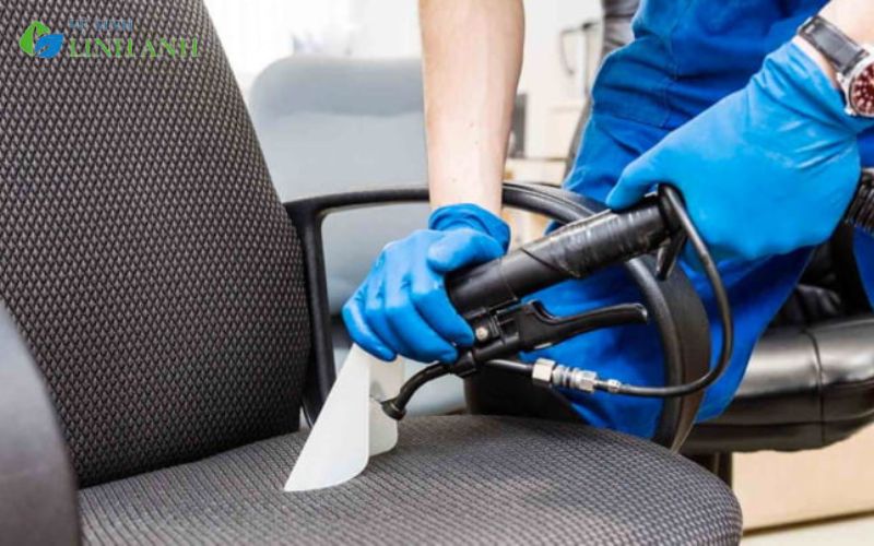 Các phương pháp vệ sinh ghế văn phòng phổ biến